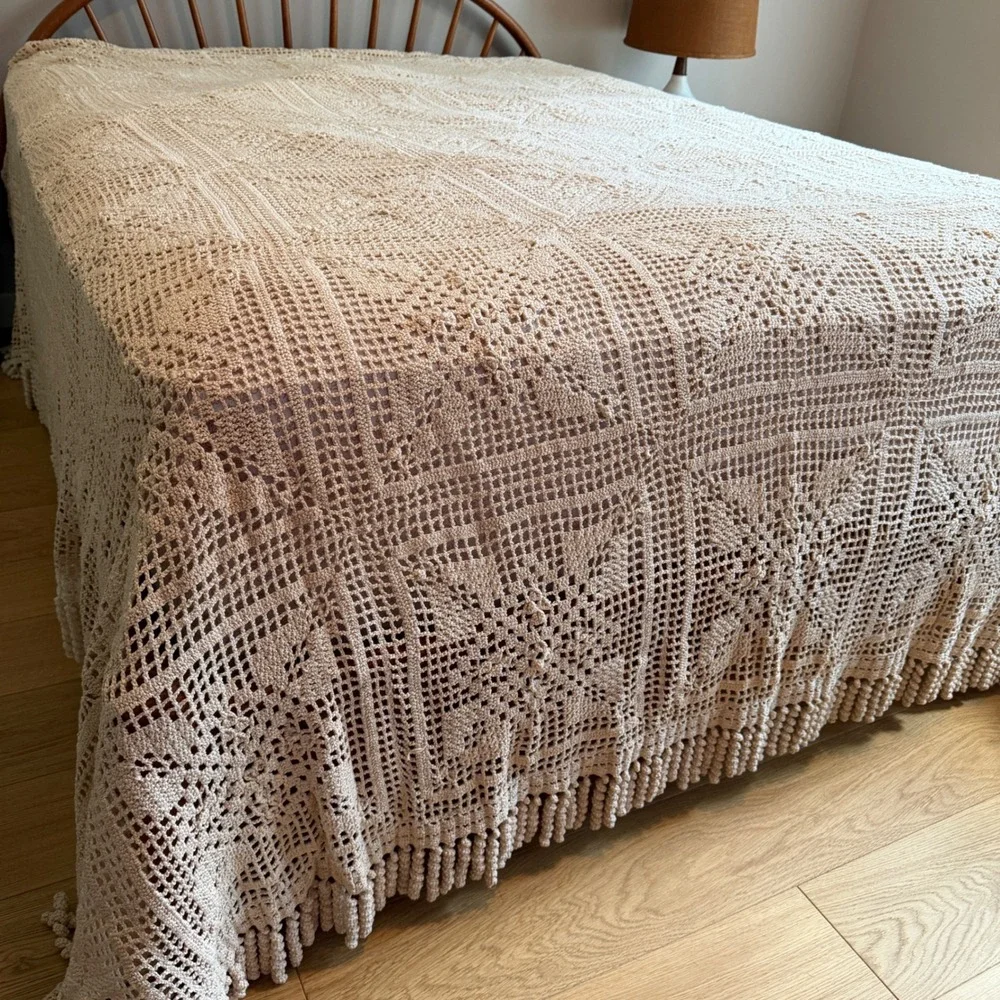Vintage Handmade Crochet Bedspread Cream Popcorn Stitch Bobble Fringe 100x102